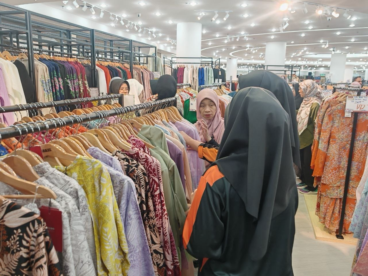 Documentation from the 2026 Raya clothing and monetary aid ceremony