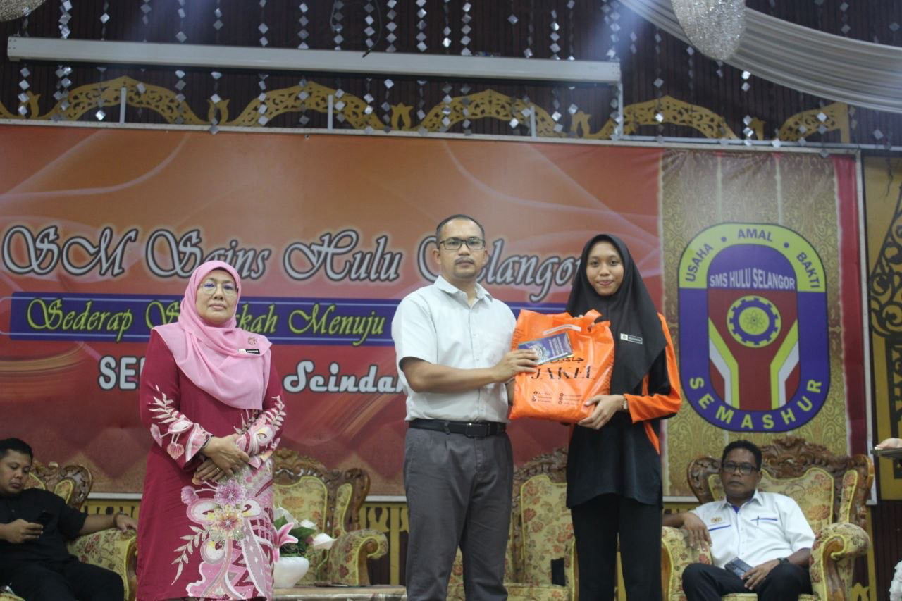 Documentation from the 2026 Raya clothing and monetary aid ceremony