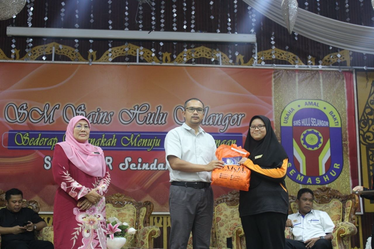 Documentation from the 2026 Raya clothing and monetary aid ceremony