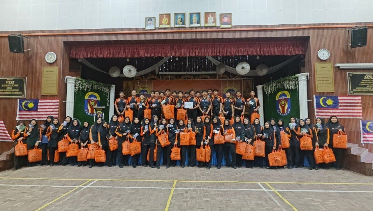 Documentation from the 2026 Raya clothing and monetary aid ceremony