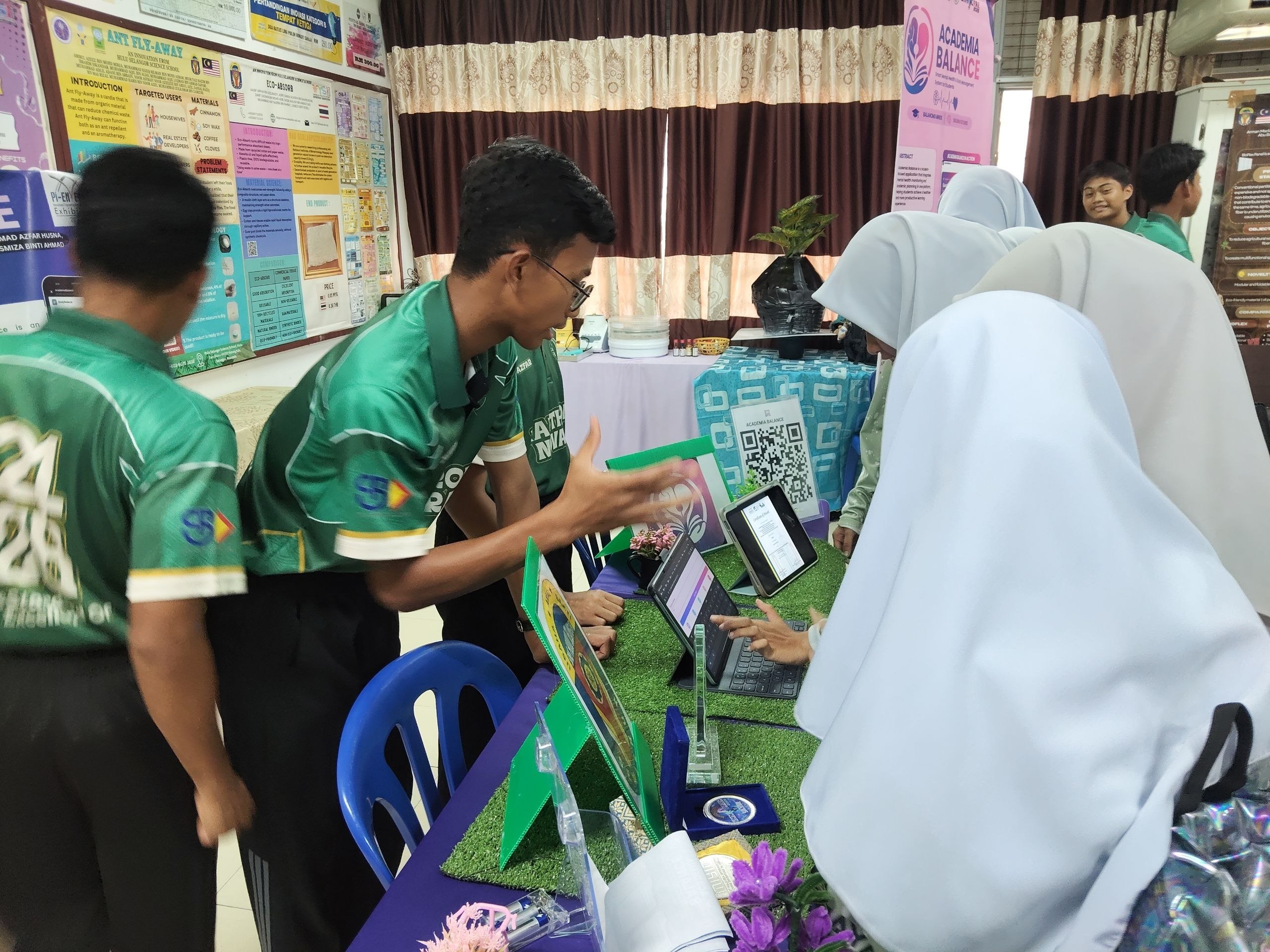 Documentation from the Year 6 SK Putrajaya P9(1) learning visit